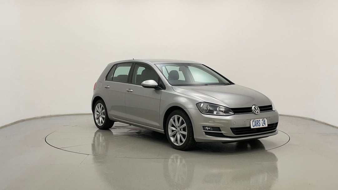 2015 Volkswagen Golf 110 Tsi Highline, Automatic, 131601 km, Right Front Diagonal (45- Degree) View