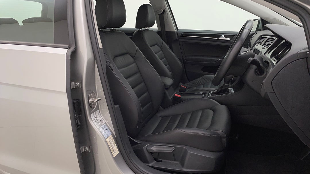 2015 Volkswagen Golf 110 Tsi Highline, Automatic, 131601 km, Right Side Front Door Cabin View