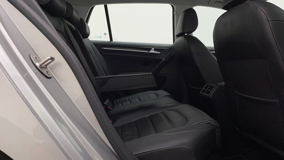 2015 Volkswagen Golf 110 Tsi Highline, Automatic, 131601 km, Right Side Rear Door Cabin View