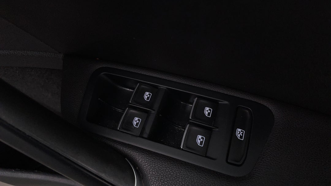 2015 Volkswagen Golf 110 Tsi Highline, Automatic, 131601 km, Drivers Side Door Panel Controls