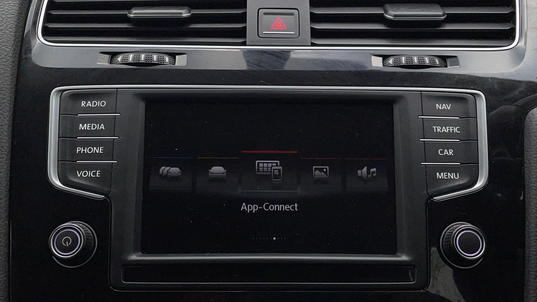 2015 Volkswagen Golf 110 Tsi Highline, Automatic, 131601 km, Infotainment System