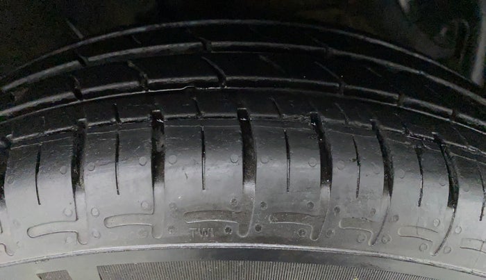 2020 Hyundai GRAND I10 NIOS SPORTZ PETROL, Petrol, Manual, 10,855 km, Right Front Tyre Tread