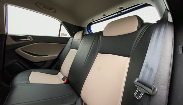 2016 Hyundai Elite i20 SPORTZ 1.2, Petrol, Manual, 27,881 km, Right Side Rear Door Cabin