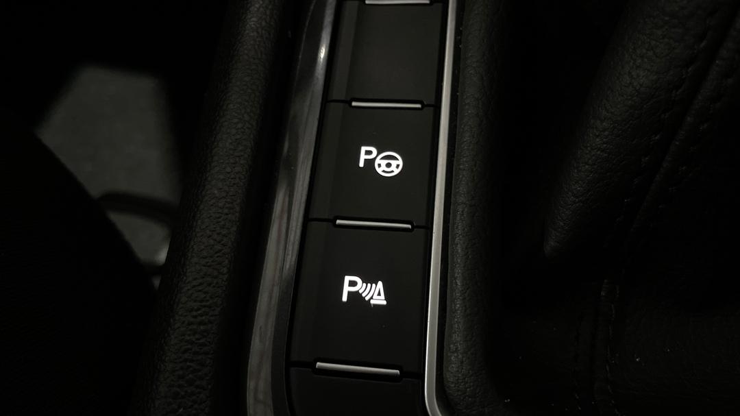2021 Volkswagen Tiguan 110tsi Life, Automatic, 107906 km, Utility Switches/Buttons