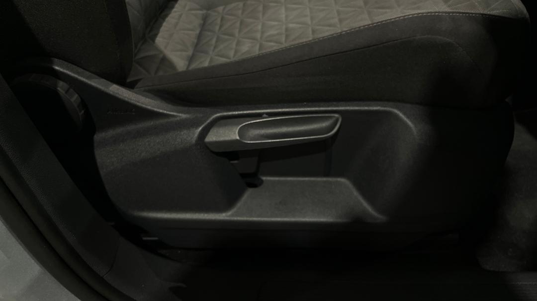 2021 Volkswagen Tiguan 110tsi Life, Automatic, 107906 km, Drivers Side Adjustment Panel