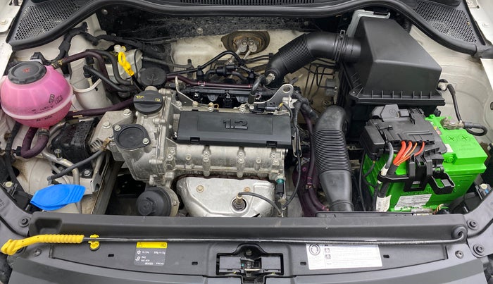 2017 Volkswagen Ameo HIGHLINE1.2L PLUS 16 ALLOY, Petrol, Manual, 33,204 km, Open Bonet