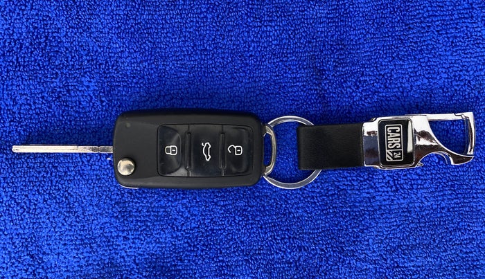 2017 Volkswagen Ameo HIGHLINE1.2L PLUS 16 ALLOY, Petrol, Manual, 33,204 km, Key Close Up