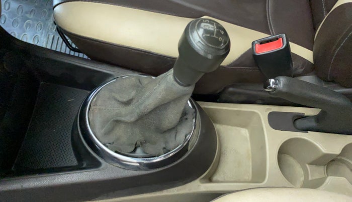 2011 Hyundai i20 MAGNA O 1.2, Petrol, Manual, 61,496 km, Gear lever - Boot cover slightly torn