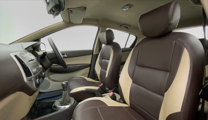 2011 Hyundai i20 MAGNA O 1.2, Petrol, Manual, 61,496 km, Right Side Front Door Cabin