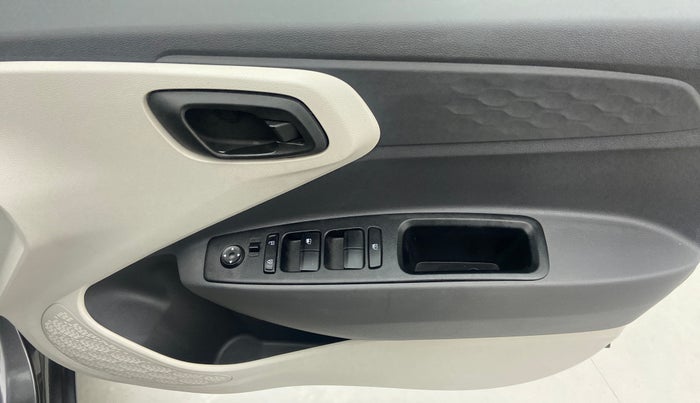 2021 Hyundai AURA S CNG, CNG, Manual, 19,498 km, Driver Side Door Panels Control