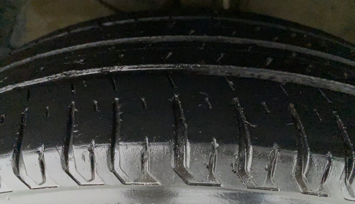 2018 Maruti Dzire VDI, Diesel, Manual, 52,274 km, Left Front Tyre Tread