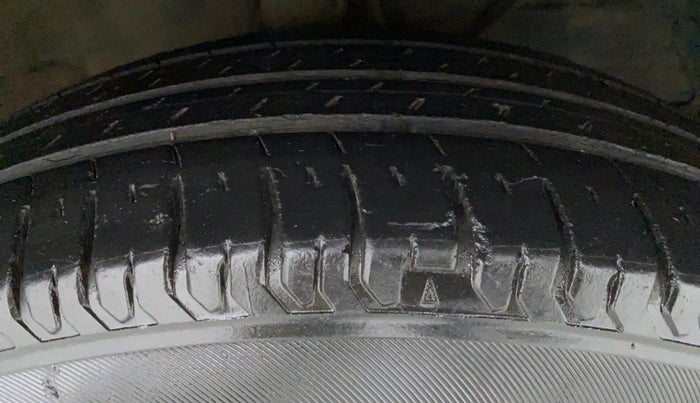 2018 Maruti Dzire VDI, Diesel, Manual, 52,274 km, Right Front Tyre Tread
