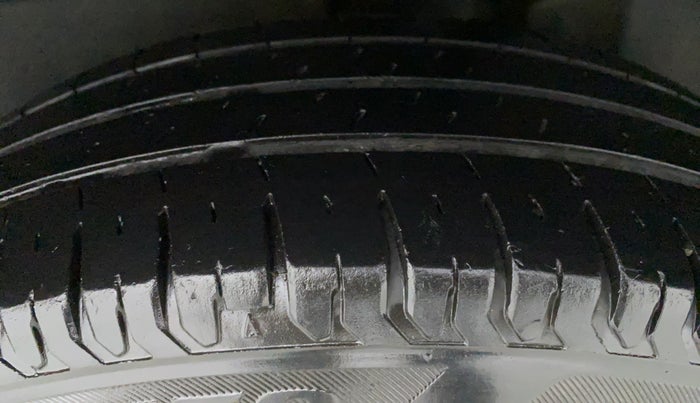 2018 Maruti Dzire VDI, Diesel, Manual, 52,274 km, Left Rear Tyre Tread