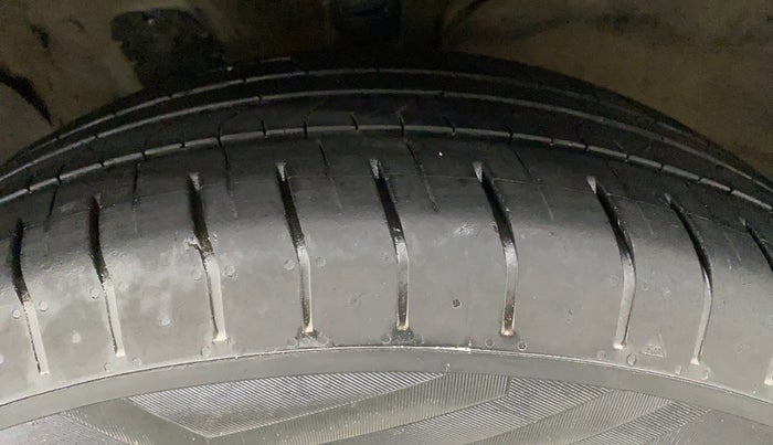 2017 Hyundai Creta E PLUS 1.6 PETROL, Petrol, Manual, 96,639 km, Left Front Tyre Tread