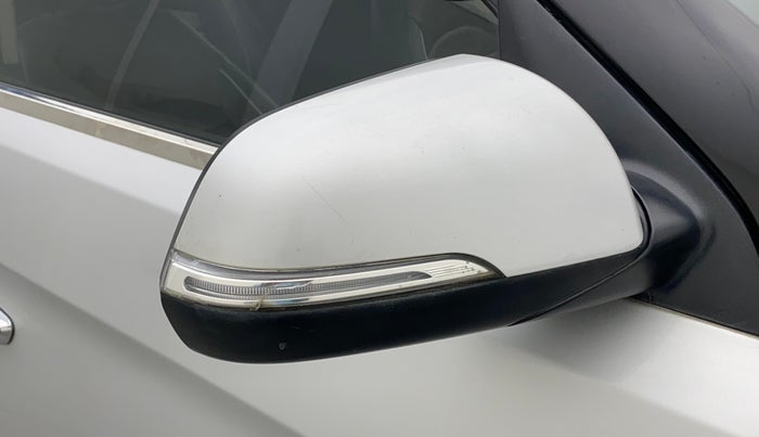 2017 Hyundai Creta E PLUS 1.6 PETROL, Petrol, Manual, 96,639 km, Right rear-view mirror - Indicator light has minor damage