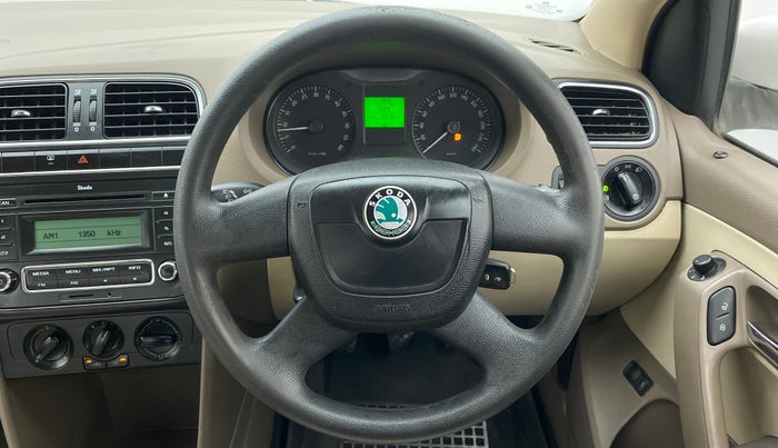 2013 Skoda Rapid AMBITION 1.6 TDI CR MT PLUS, Diesel, Manual, 1,22,864 km, Steering Wheel Close Up