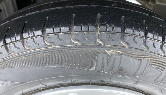 2017 Maruti Alto 800 LXI, Petrol, Manual, 24,011 km, Left Rear Tyre Tread