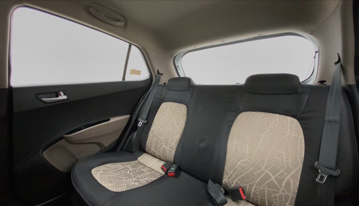 2016 Hyundai Grand i10 SPORTZ 1.2 KAPPA VTVT, Petrol, Manual, 24,095 km, Right Side Rear Door Cabin