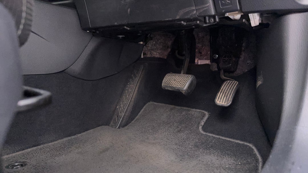 2017 Toyota C-HR (2wd), Automatic, 102501 km, Pedals and Footmat