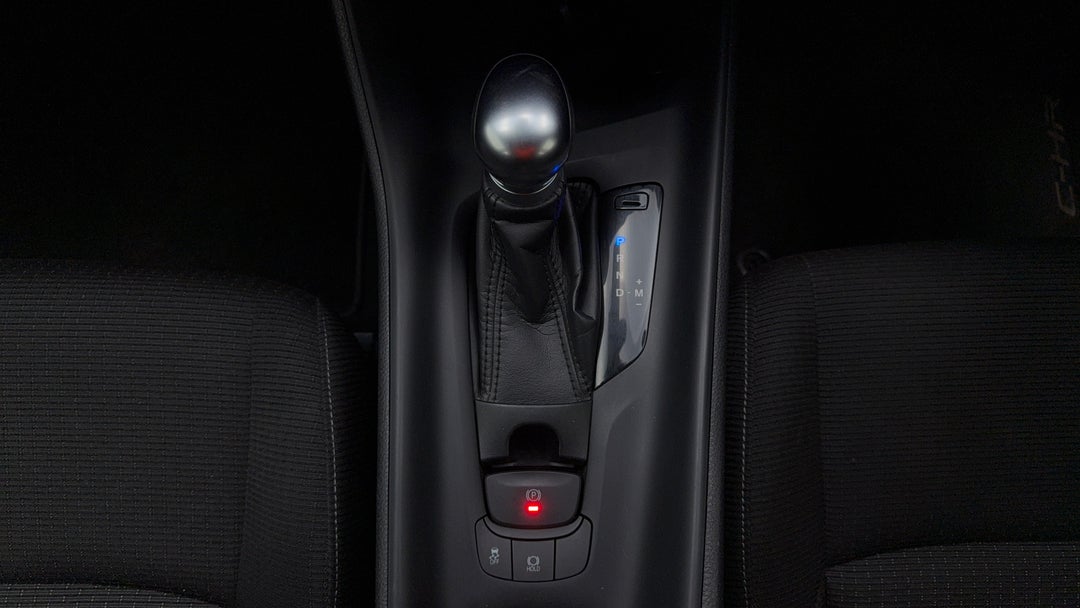 2017 Toyota C-HR (2wd), Automatic, 102501 km, Gear Lever 