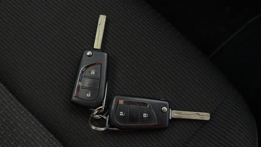 2017 Toyota C-HR (2wd), Automatic, 102501 km, Key Close-up