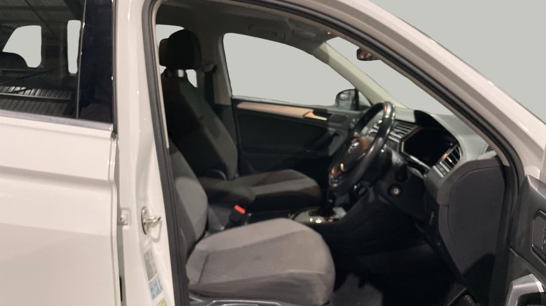 2018 Volkswagen Tiguan 110 Tsi Comfortline, Automatic, 78867 km, Right Side Front Door Cabin View