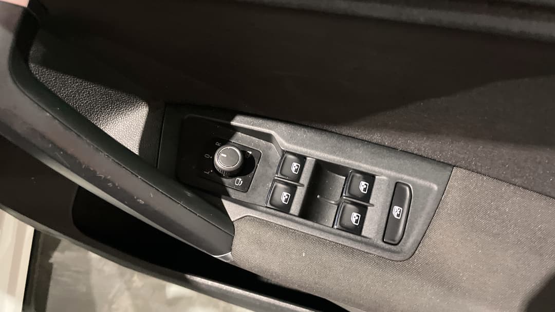 2018 Volkswagen Tiguan 110 Tsi Comfortline, Automatic, 78867 km, Drivers Side Door Panel Controls