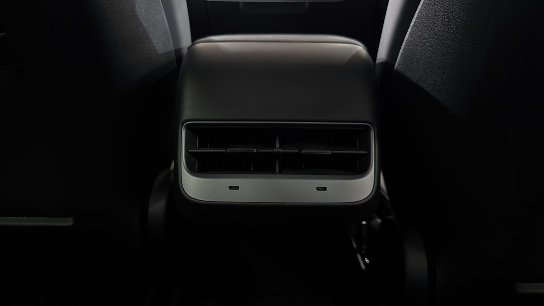 2024 Tesla Model Y Rear-wheel Drive, Automatic, 6383 km, Rear A/C Vent