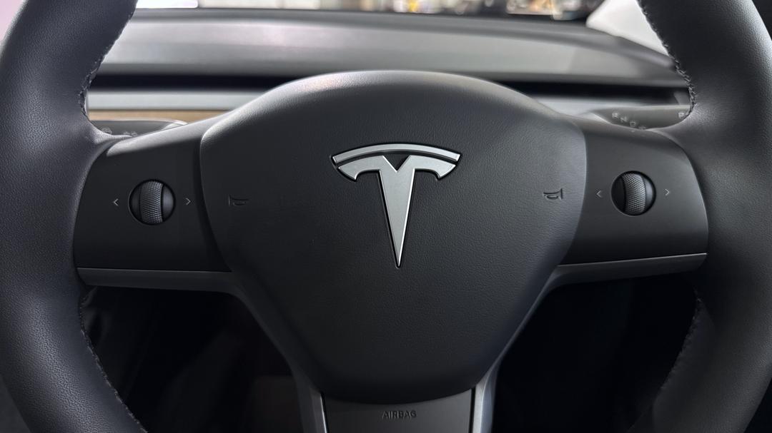 2024 Tesla Model Y Rear-wheel Drive, Automatic, 6383 km, Utility Switches/Buttons