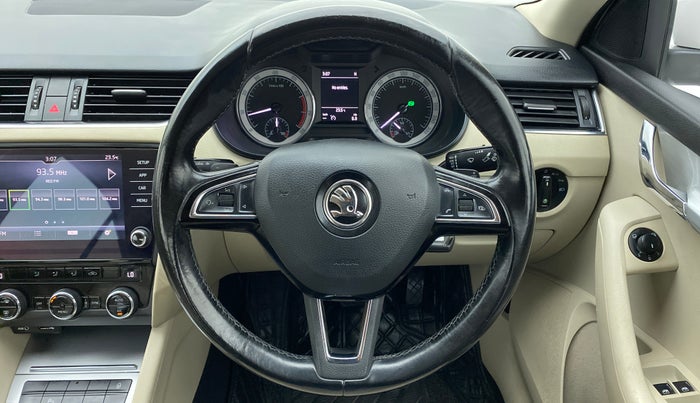 2017 Skoda Octavia 1.8 TSI STYLE AT, Petrol, Automatic, 49,573 km, Steering Wheel Close Up