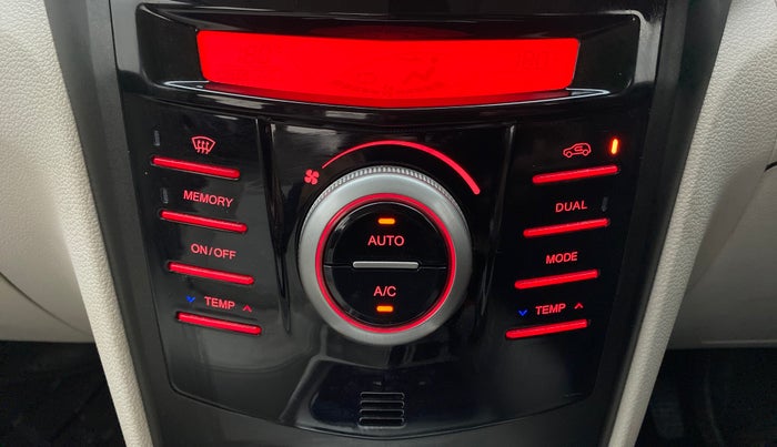 2019 Mahindra XUV300 W8 (O) DIESEL  AT, Diesel, Automatic, 7,815 km, Automatic Climate Control