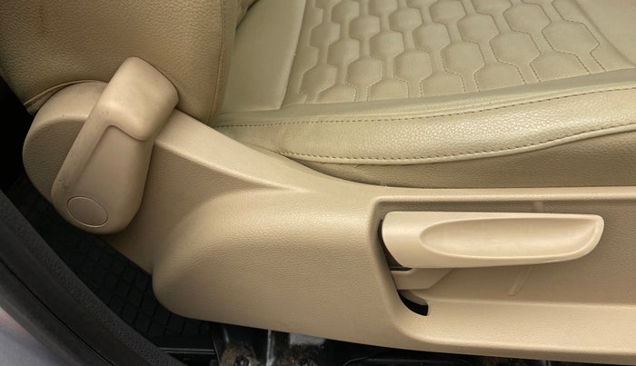 2017 Volkswagen Ameo HIGHLINE1.2L PLUS 16 ALLOY, Petrol, Manual, 33,708 km, Driver Side Adjustment Panel