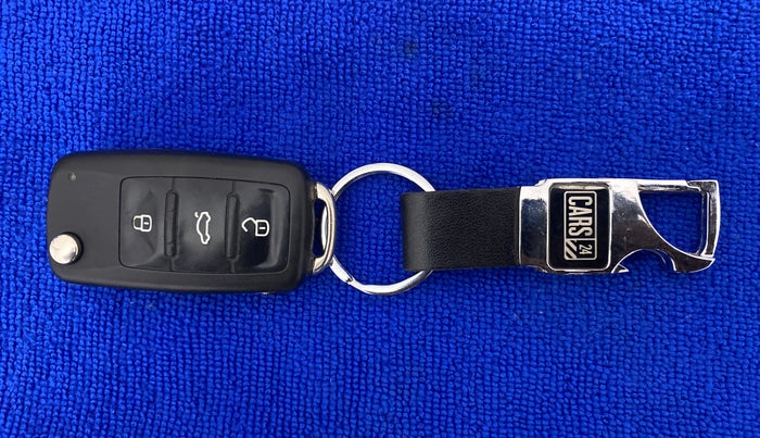 2017 Volkswagen Ameo HIGHLINE1.2L PLUS 16 ALLOY, Petrol, Manual, 33,708 km, Key Close Up