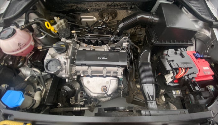2017 Volkswagen Ameo HIGHLINE1.2L PLUS 16 ALLOY, Petrol, Manual, 33,708 km, Open Bonet