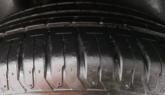 2017 Volkswagen Ameo HIGHLINE1.2L PLUS 16 ALLOY, Petrol, Manual, 33,708 km, Right Rear Tyre Tread