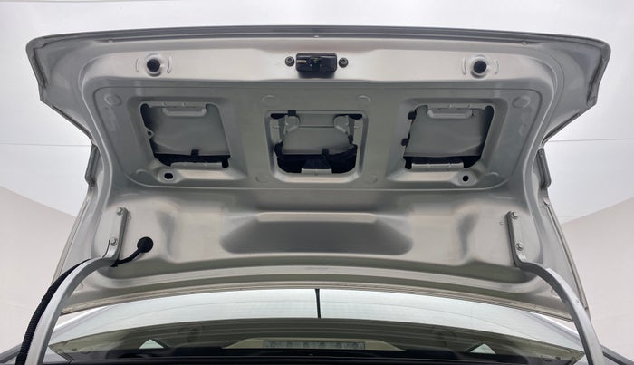 2017 Volkswagen Ameo HIGHLINE1.2L PLUS 16 ALLOY, Petrol, Manual, 33,708 km, Boot Door Open