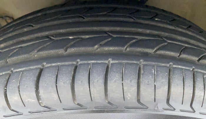 2014 Maruti Celerio VXI d, Petrol, Manual, 49,937 km, Left Front Tyre Tread