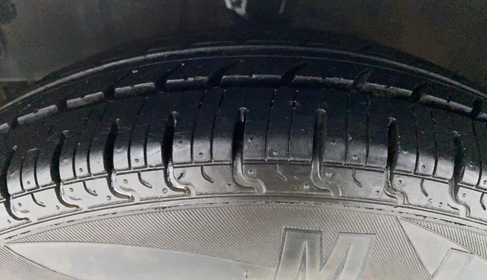 2014 Hyundai i10 SPORTZ 1.1 IRDE2, Petrol, Manual, 45,857 km, Left Front Tyre Tread
