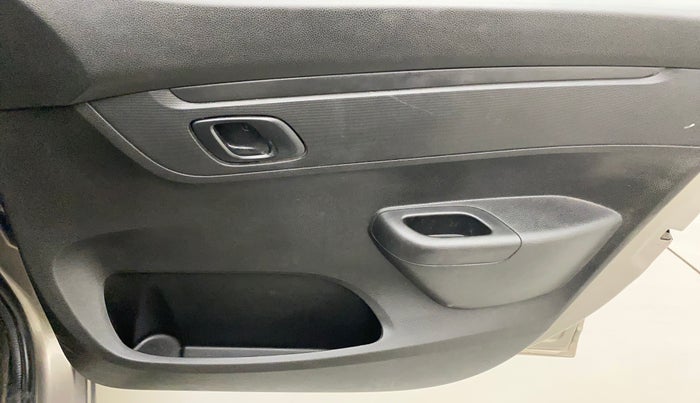 2017 Renault Kwid RXT 1.0 (O), Petrol, Manual, 23,608 km, Driver Side Door Panels Control
