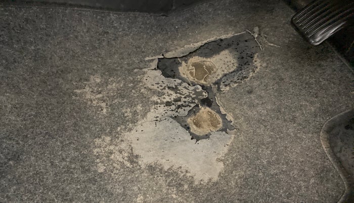 2015 Hyundai Xcent S 1.2, Petrol, Manual, 1,11,396 km, Flooring - Carpet is minor damage