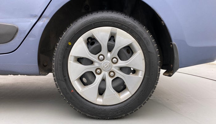 2015 Hyundai Xcent S 1.2, Petrol, Manual, 1,11,396 km, Left Rear Wheel