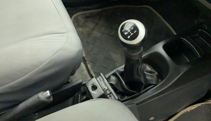2011 Maruti Wagon R 1.0 VXI, Petrol, Manual, 77,193 km, Gear lever - Knob has minor damage