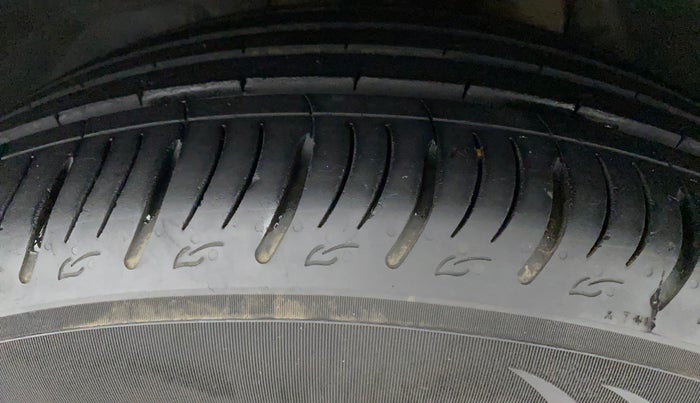 2020 Mahindra XUV500 W11 (O) AT, Diesel, Automatic, 81,392 km, Left Front Tyre Tread