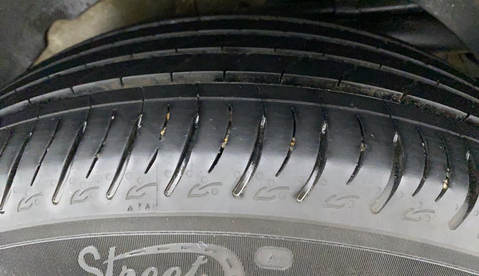 2020 Mahindra XUV500 W11 (O) AT, Diesel, Automatic, 81,152 km, Left Rear Tyre Tread