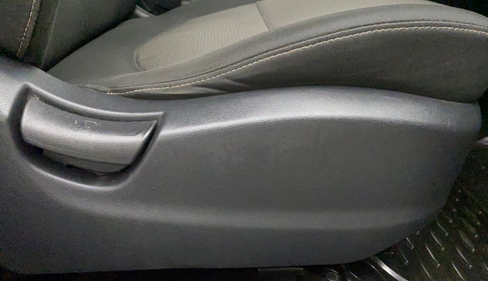 2017 Hyundai Creta E PLUS 1.6 PETROL, Petrol, Manual, 62,559 km, Driver Side Adjustment Panel