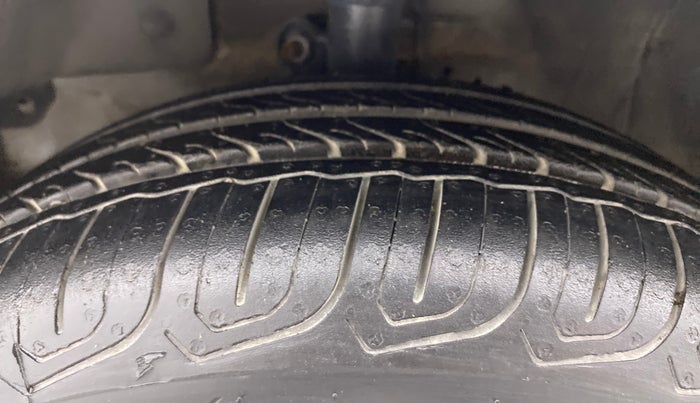 2018 Honda Brio S(O) MT, Petrol, Manual, 90,872 km, Left Front Tyre Tread