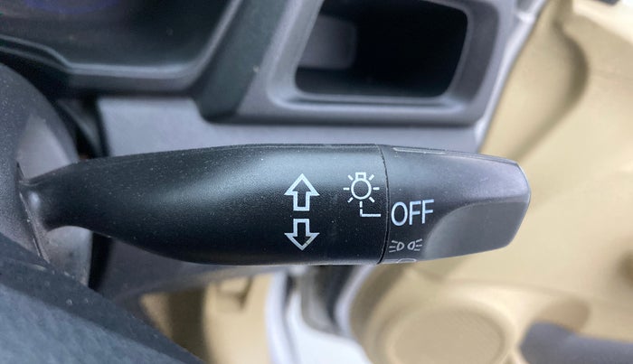 2018 Honda Brio S(O) MT, Petrol, Manual, 90,872 km, Combination switch - Turn Indicator not functional