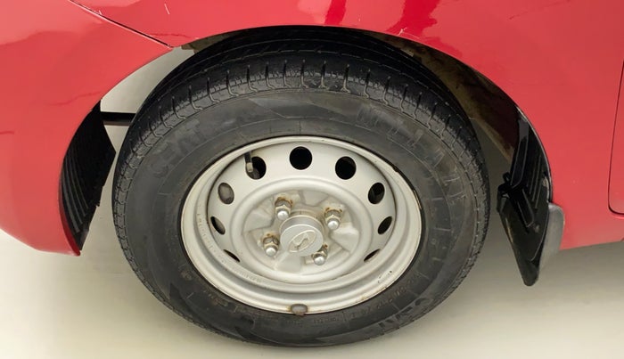2015 Hyundai Eon ERA +, Petrol, Manual, 21,762 km, Left front tyre - Minor crack
