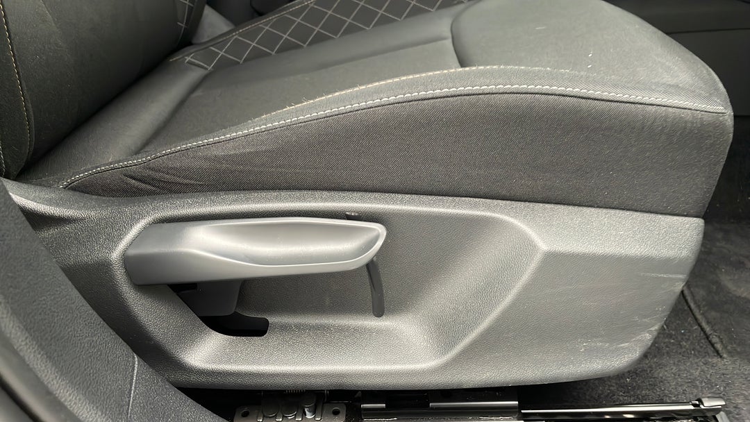 2021 SKODA Scala 110 Tsi Ambition, Automatic, 7513 km, Drivers Side Adjustment Panel