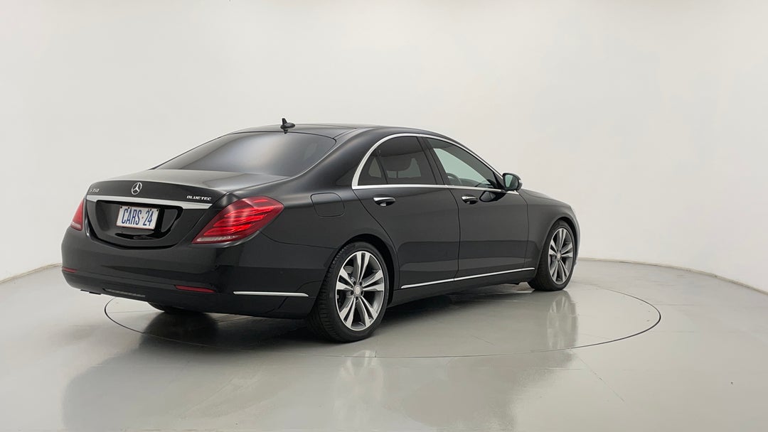 Right Back Diagonal (45- Degree) View